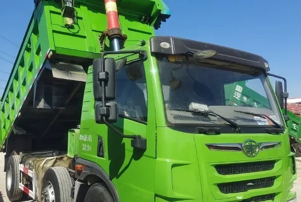 Truk Dump Bekas 220hp 6 × 2 Nilai Beban 24.5t Fast Gearbox Second Hand JIEFANG Truck