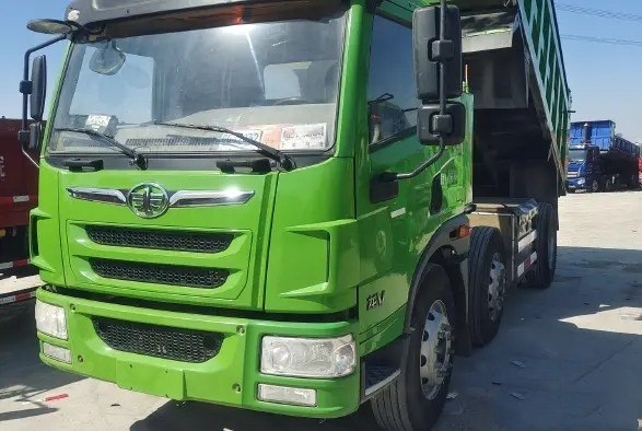 Truk Dump Bekas 220hp 6 × 2 Nilai Beban 24.5t Fast Gearbox Second Hand JIEFANG Truck