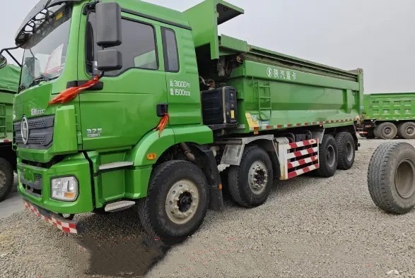Truk Diesel Bekas 12 Ban Kepala Kabin 8 × 4 Drive Mode 375hp 2nd Hand SHACMAN Dump Truck