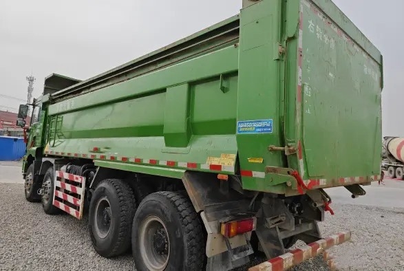 Truk Diesel Bekas 12 Ban Kepala Kabin 8 × 4 Drive Mode 375hp 2nd Hand SHACMAN Dump Truck