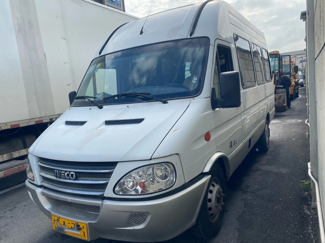 Mesin Mini Van Depan Bekas 11 Kursi Pintu Belakang A / C Atap Tinggi 140hp Digunakan IVECO Minibus NJ6604
