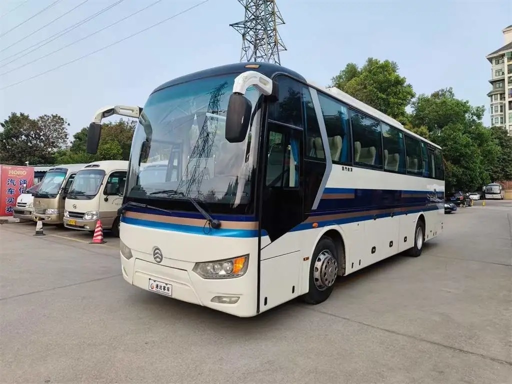 Bus Mewah Bekas 47 Kursi Satu Pintu AC Kompartemen Bagasi Besar Golden Dragon Bus XML6102