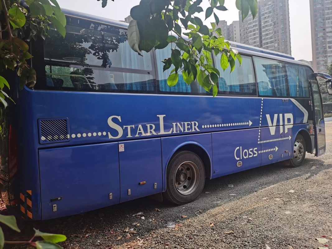 2nd Hand Bus Yuchai Engine 220hp 38 Seats Sealing Window 8,7 Meter Bekas Golden Dragon Bus XML6887