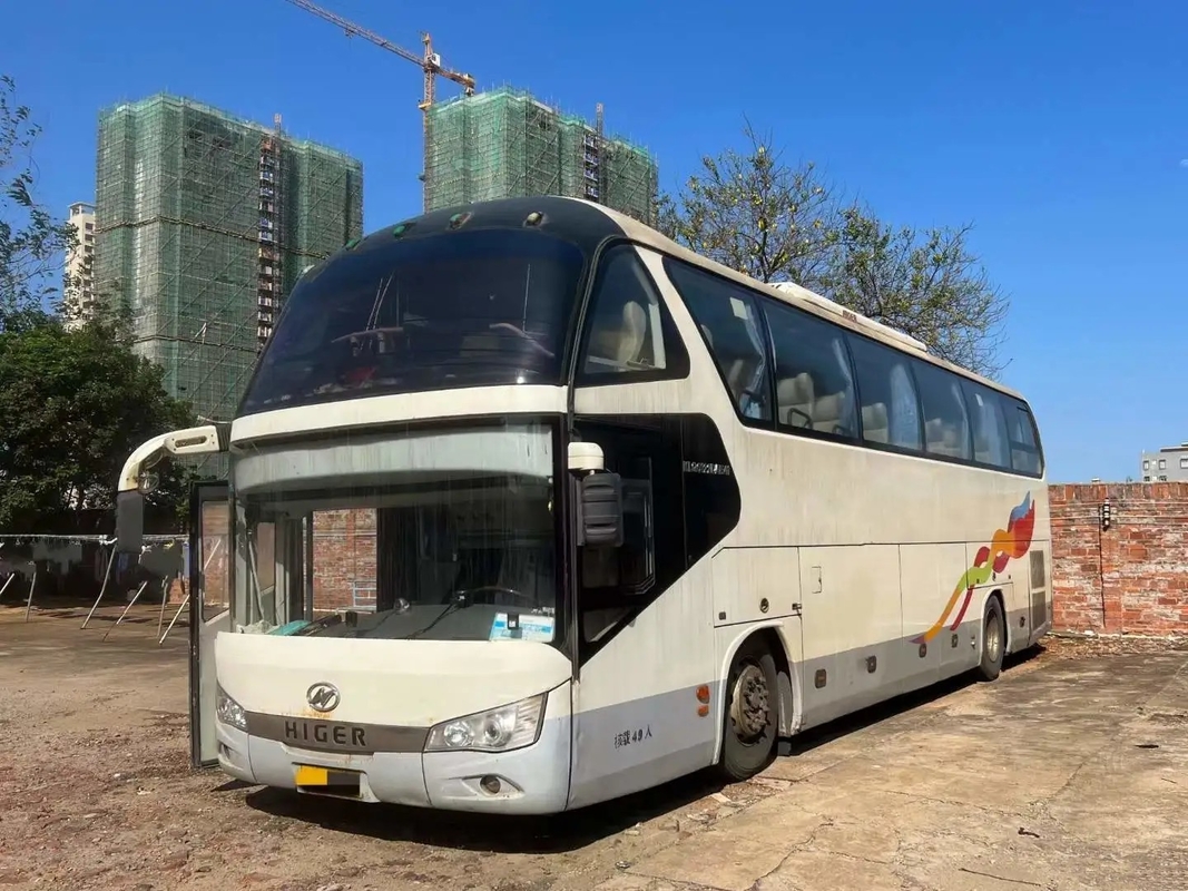 Bus Bekas Dan Pelatih 49 Kursi Rem Cakram AC Pintu Tengah EURO IV Second Hand Higer KLQ6122
