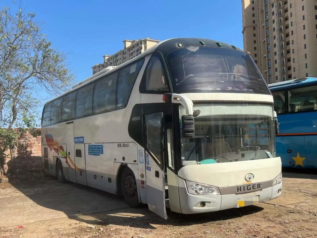 Bus Bekas Dan Pelatih 49 Kursi Rem Cakram AC Pintu Tengah EURO IV Second Hand Higer KLQ6122