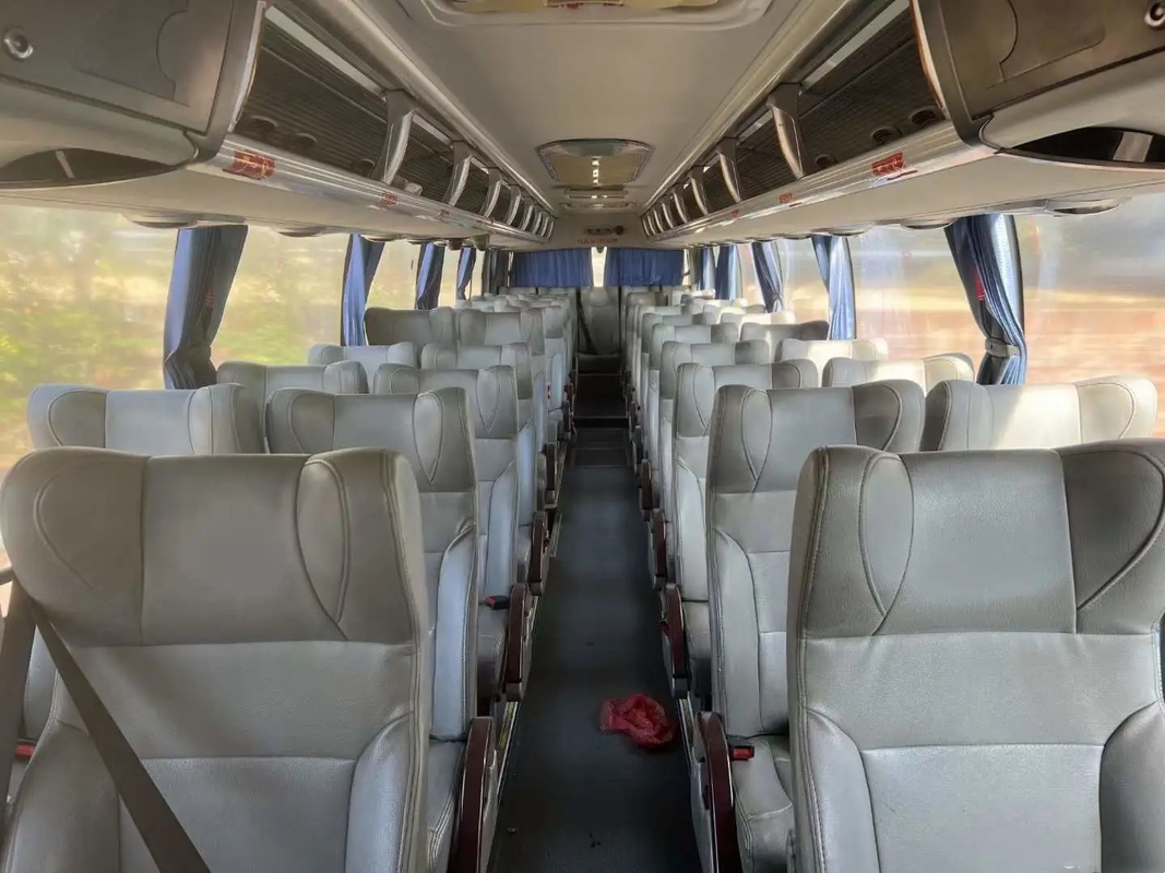 Bus Bekas Dan Pelatih 49 Kursi Rem Cakram AC Pintu Tengah EURO IV Second Hand Higer KLQ6122