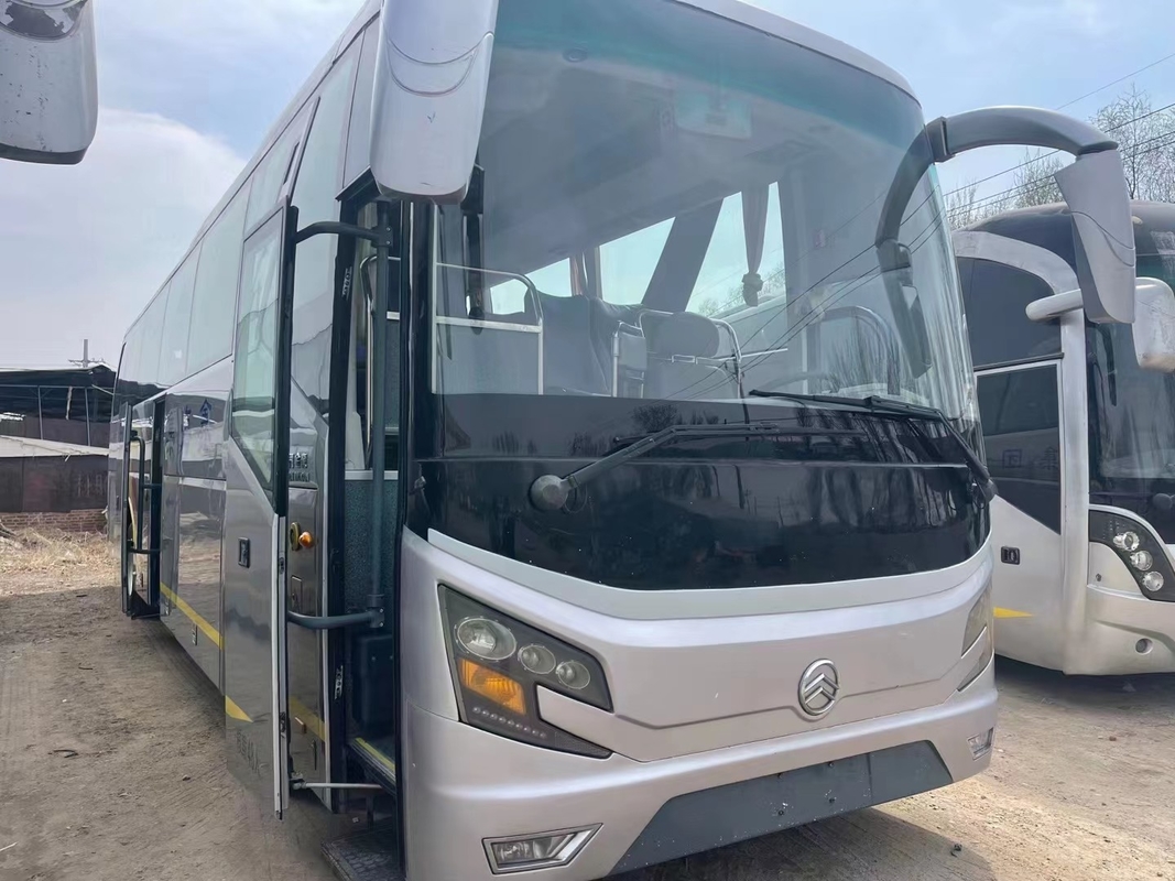 Bus Wisata Bekas 48 Kursi Kompartemen Bagasi Besar Pintu Ganda 12 Meter Bekas Golden Dragon XML6126