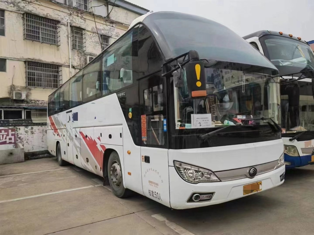 Bus Pelatih Bekas 12 Meter 2 Kaca Depan Pintu Tengah 50 Kursi AC Mesin Belakang Yutong Bus ZK6122