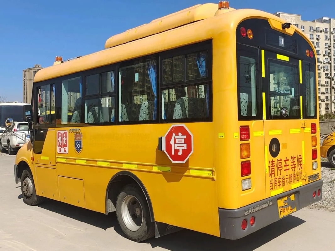 Bus Sekolah Bekas Warna Kuning 27 Kursi Jendela Geser Mesin Depan Dengan A / C Bus Yutong Bekas ZK6609