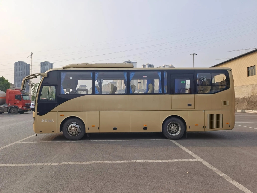 Bus Transit Bekas Warna Emas 30 Kursi KLQ6882 Mesin Satu Pintu 6 Silinder AC Bus Higer Bekas