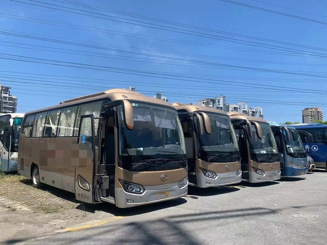 Bus Pelatih Bekas Mesin Weichai 34 Kursi Tahun 2018 Warna Emas 8 Meter 2nd Hand Kinglong XMQ6802