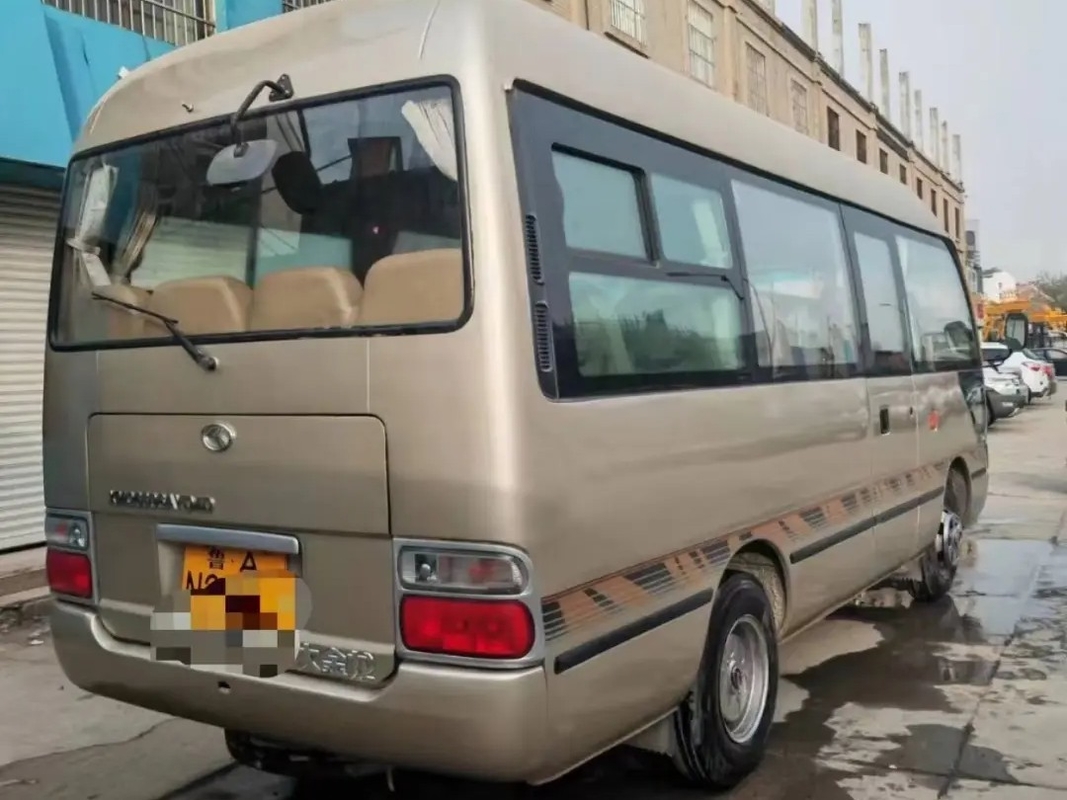 Second Hand 17 Seater Minibus 19 Kursi Mesin Depan Digunakan Kinglong Coaster XMQ6606 Pintu Ayun Eksternal