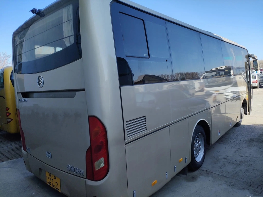 2nd Hand Coach 37 Kursi AC Satu Pintu Transmisi Manual EURO IV Digunakan Golden Dragon Bus XML6857