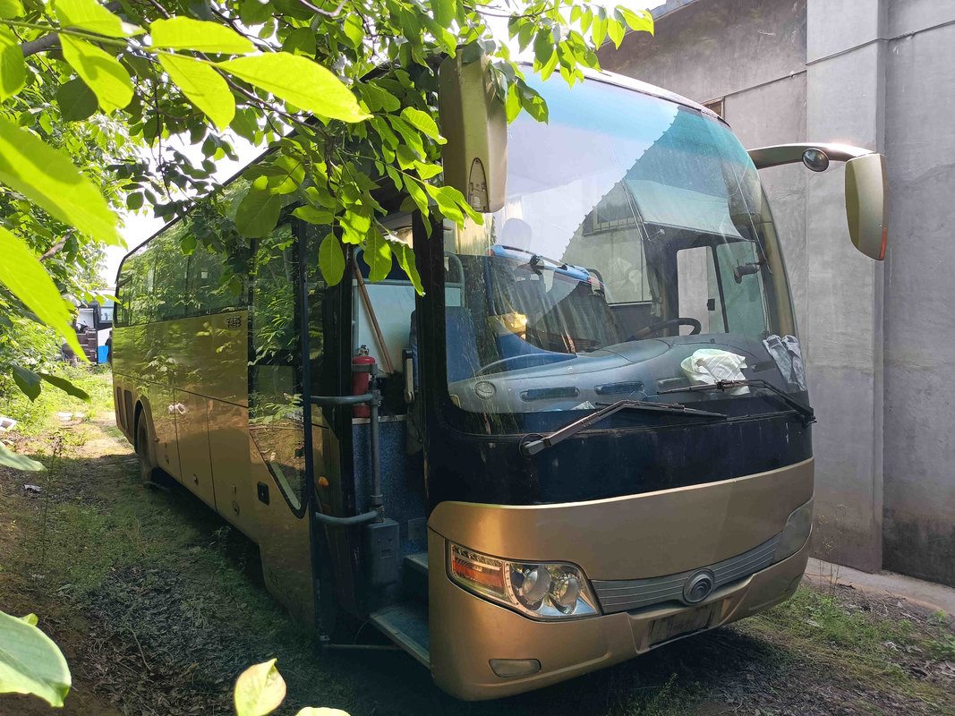 Young Tong Bus 51 Kursi Jendela Penyegelan Warna Emas EURO III Mesin Belakang 10,5 Meter Bus Yutong Bekas ZK6110