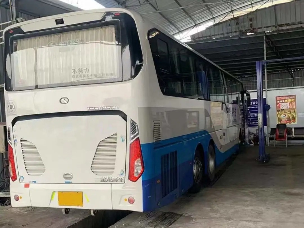 Bus Bekas Kompartemen Bagasi Besar Mesin Langka 375hp 56 Kursi A / C Bus Kinglong Bekas XMQ6135 LHD / RHD
