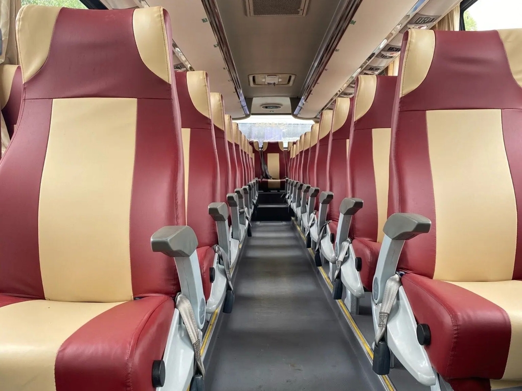 Bus Mewah Bekas 51 Kursi Warna Hijau 12000kg Berat Curb EURO IV Yuchai Engine Kinglong Bus XMQ6113 LHD/RHD