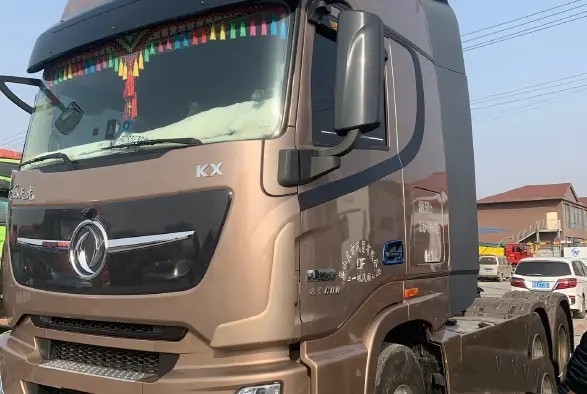 Trailer Traktor Bekas Mesin Cummins 600hp 2nd Hand Dongfeng Tractor Head 6×4 Drive Mode LHD/RHD