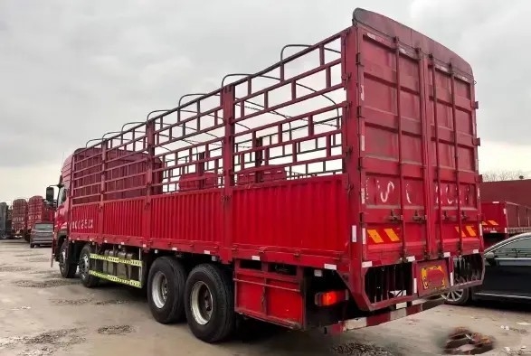 Truk Kargo Bekas 17.8t Nilai Beban Atap Tinggi 420hp 8 × 4 Mode Drive 12 Ban Gearbox CEPAT Dongfeng Lorry Truck
