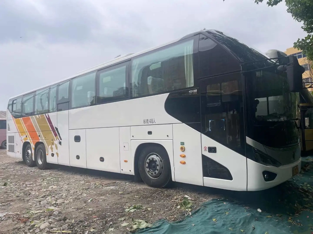 Second Hand Bus Double Deff Kompartemen Bagasi Besar 48 Kursi Mesin Weichai Dengan Bus Tur Bekas A / C ZK6137
