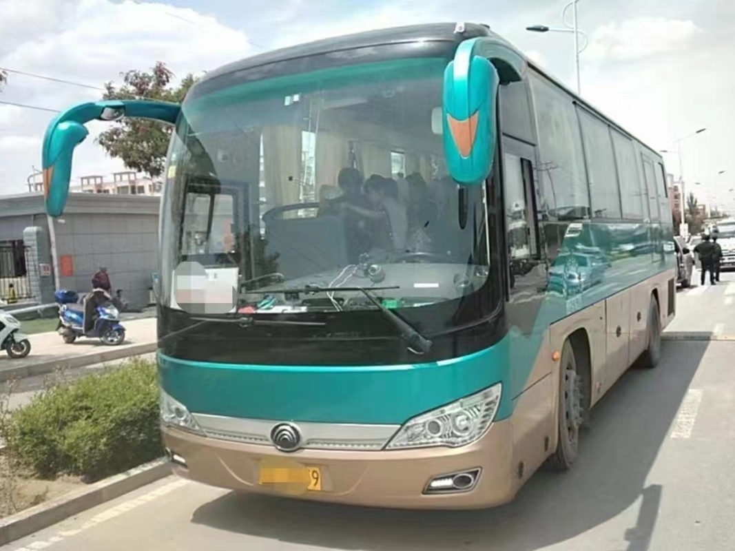 Pelatih Motor Bekas Warna Hijau 36 Kursi AC Pintu Penumpang Tengah 2nd Hand Yutong Bus ZK6906