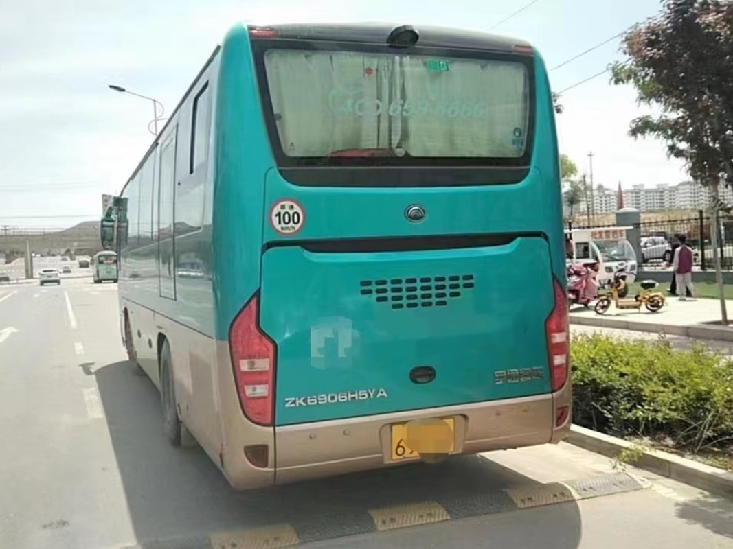 Pelatih Motor Bekas Warna Hijau 36 Kursi AC Pintu Penumpang Tengah 2nd Hand Yutong Bus ZK6906