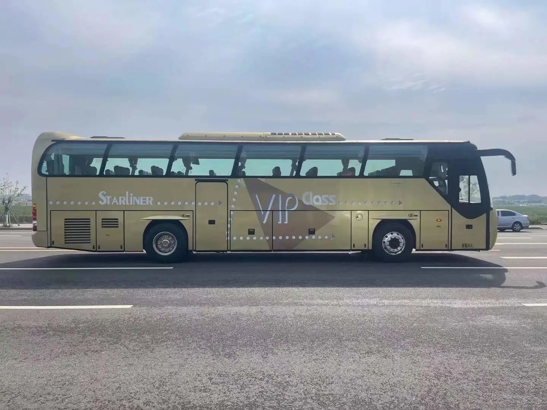 Bus Komersial Bekas 39 Kursi Mesin Weichai 336hp Warna Emas Pintu Penumpang Tengah 12 Meter Bus Beifang BFC6120