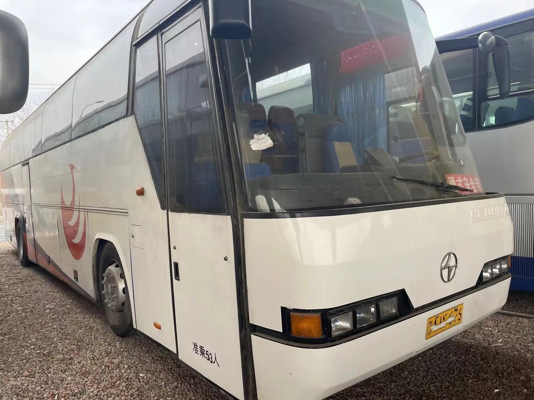 Pelatih Diesel Bekas 53 Kursi Warna Putih Mesin Satu Pintu 6 Silinder Dengan A / C 2nd Hand Beifang Bus BFC6120