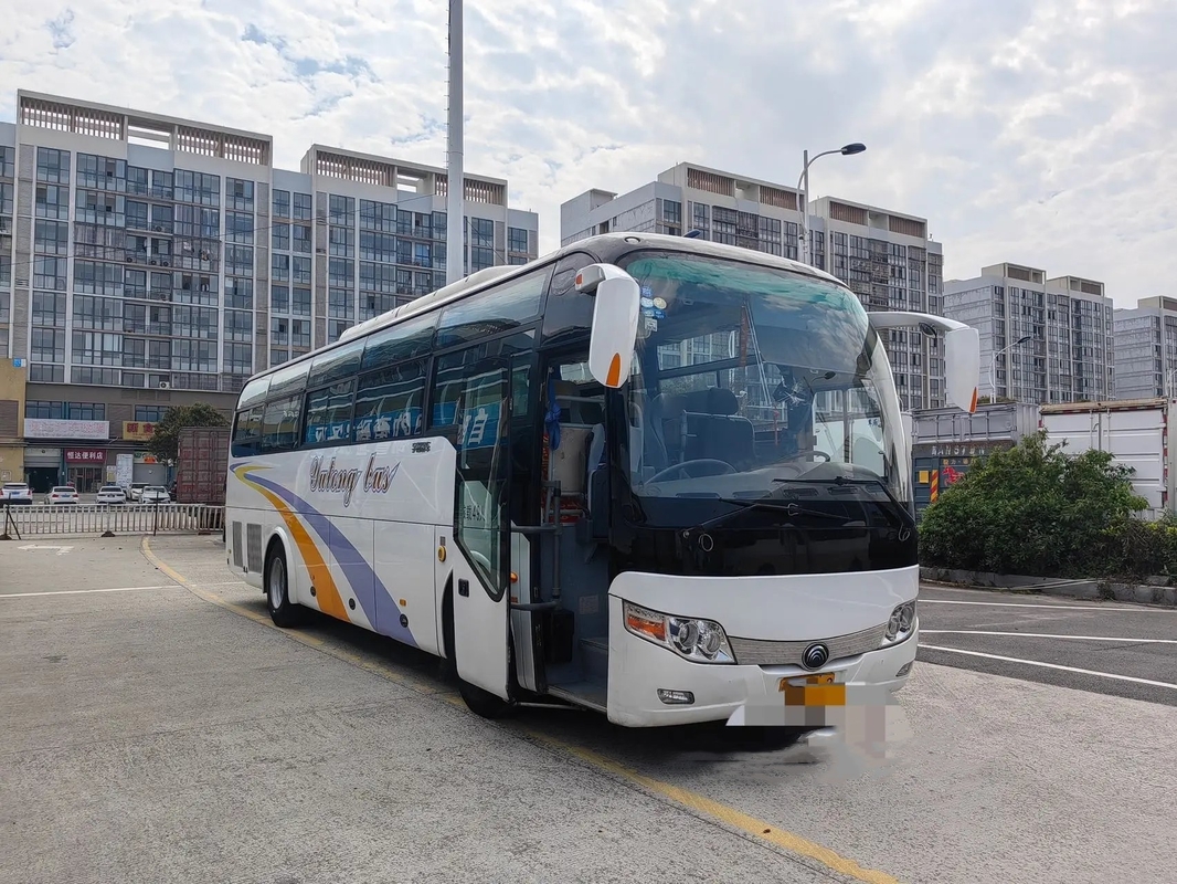 Pelatih Bus Bekas Daun Musim Semi EURO IV 49 Kursi Mesin Yuchai 245hp 10,5 Meter 2nd Hand Young Tong Bus ZK6107