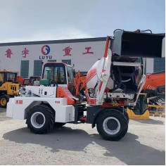 Mixer Beton Bekas Mesin Yuchai 9000kg Curb Weight 6 Meter Truk Pencampur Self Loading Baru