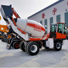 Mixer Beton Bekas Mesin Yuchai 9000kg Curb Weight 6 Meter Truk Pencampur Self Loading Baru