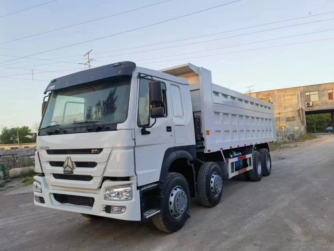 Truk Bahan Bakar Bekas Warna Putih Drive Tangan Kiri 8 × 4 Mode Drive 371 Tenaga Kuda Digunakan HOWO Dump Truck