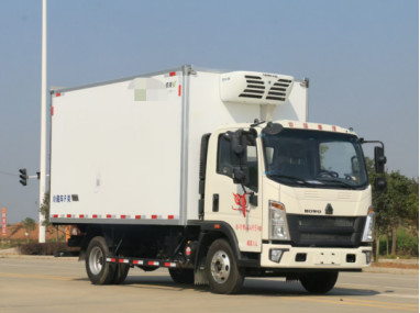 Truk Kargo Bekas Kapasitas Pemuatan 10m³ Truk Pendingin 4×2 Mode Drive Tangan Kiri Merk Dirve HOWO