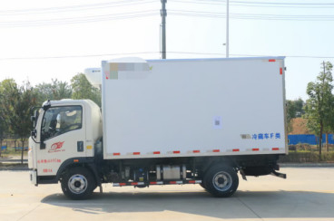 Truk Kargo Bekas Kapasitas Pemuatan 10m³ Truk Pendingin 4×2 Mode Drive Tangan Kiri Merk Dirve HOWO