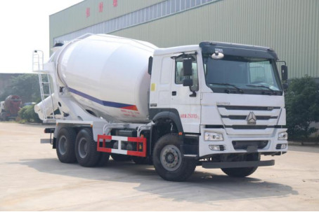 Truk Beton Bekas 6 × 4 Drive Model LHD Sinotruck Howo Truk Pengaduk Semen EURO IV Memuat 8 Ton