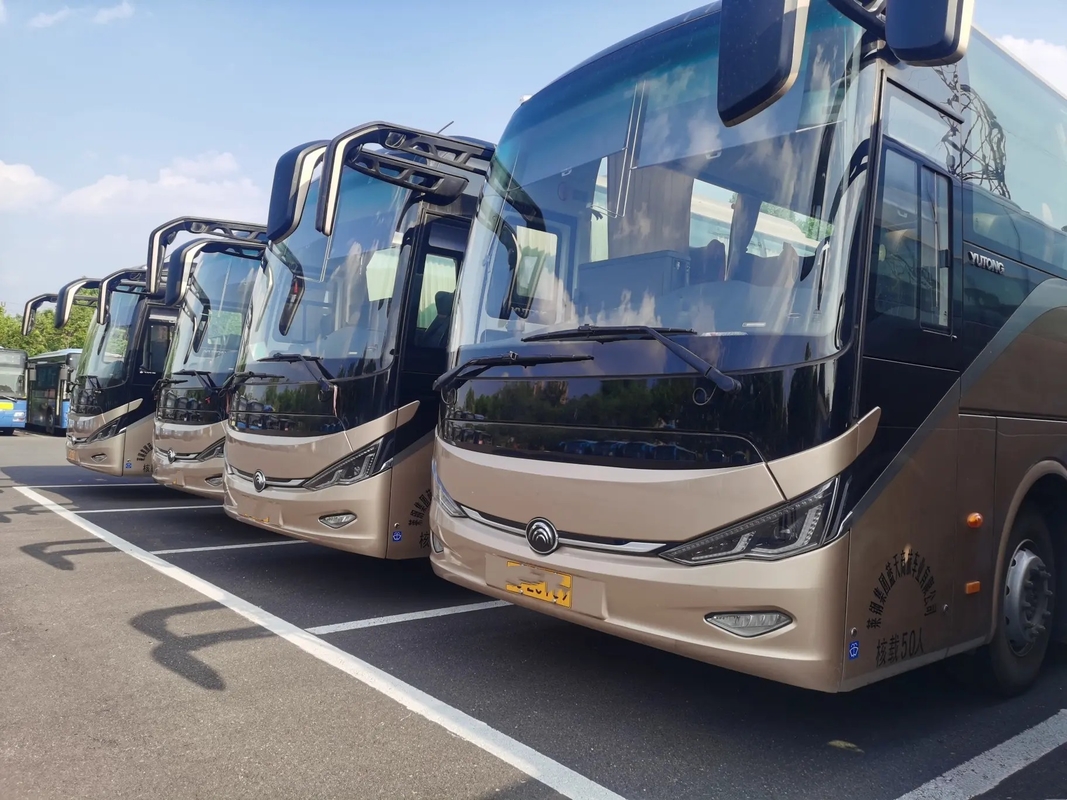 Bus Mewah Bekas 50 Kursi Warna Sampanye Dispenser Air Pintu Penumpang Tengah Tangan Kedua Youngtong ZK6117