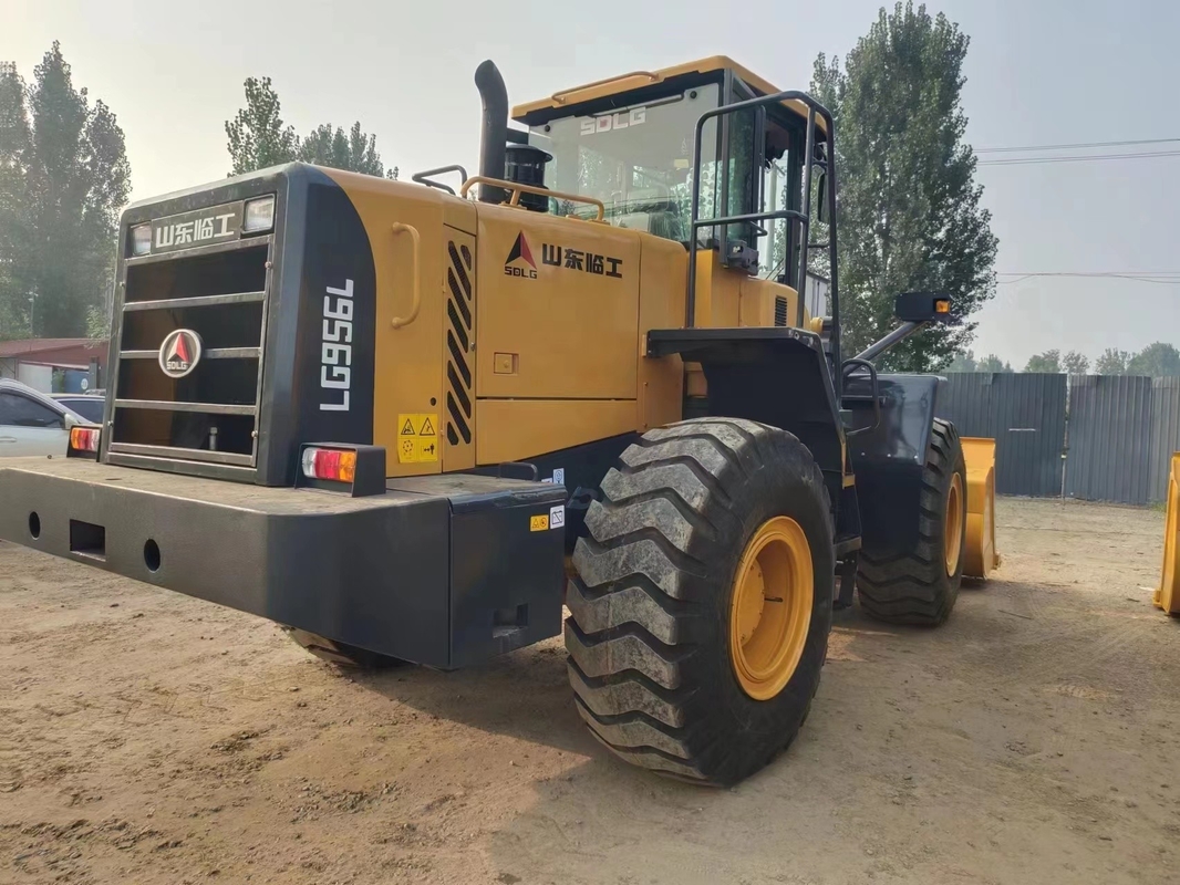 Truk Diesel Bekas Nilai Pemuatan Berat 5-6 Ton Bekas Wheel Loader SDLG Kapasitas Bucket 3 M³