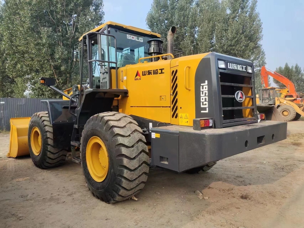 Truk Diesel Bekas Nilai Pemuatan Berat 5-6 Ton Bekas Wheel Loader SDLG Kapasitas Bucket 3 M³