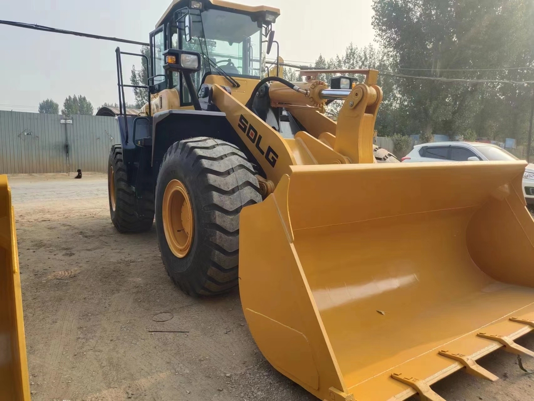 Truk Diesel Bekas Nilai Pemuatan Berat 5-6 Ton Bekas Wheel Loader SDLG Kapasitas Bucket 3 M³