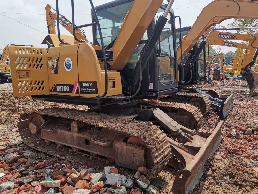 Truk Bekas 7 Ton Bekas SANY Excavator Mesin Isuzu 4 Silinder Kapasitas Tangki Bahan Bakar 150L