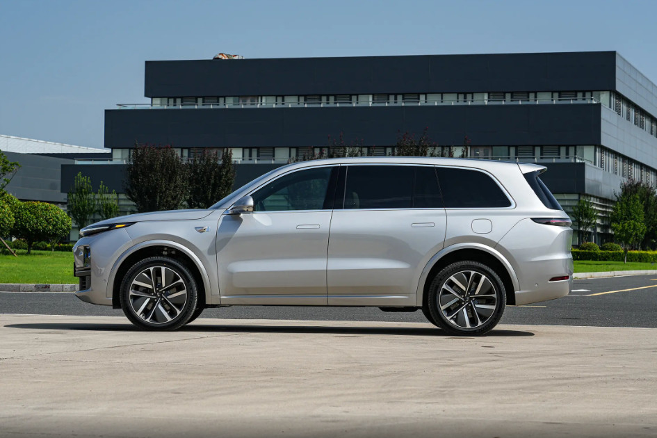 Mobil Listrik Merek Cina 6 Kursi Model Li L9 Mesin SUV Besar Turbocharged