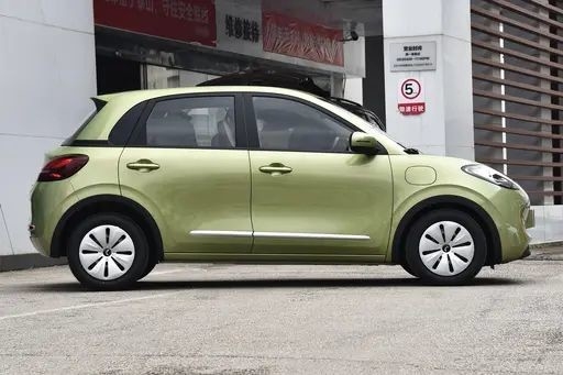 Kendaraan Energi Baru Bekas Wuling Bingo 333KM 2023 Model Aurora Hijau Warna