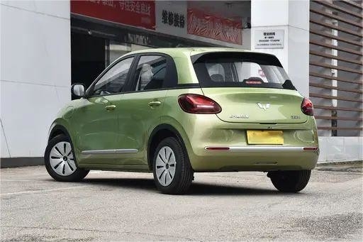 Kendaraan Energi Baru Bekas Wuling Bingo 333KM 2023 Model Aurora Hijau Warna