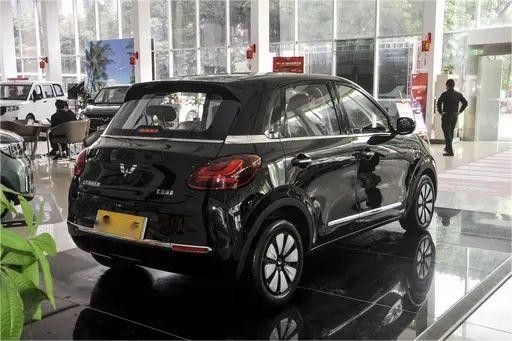 Kendaraan Energi Baru Satu Mulai Wuling Bingo 4 Kursi Mobil Minyak Merah Model 333KM