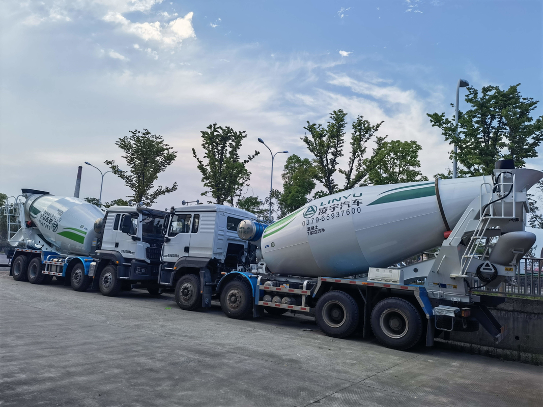 Truk berat bekas 8*4 Drive Mode Shacman Truk pengaduk beton 12 Kubik