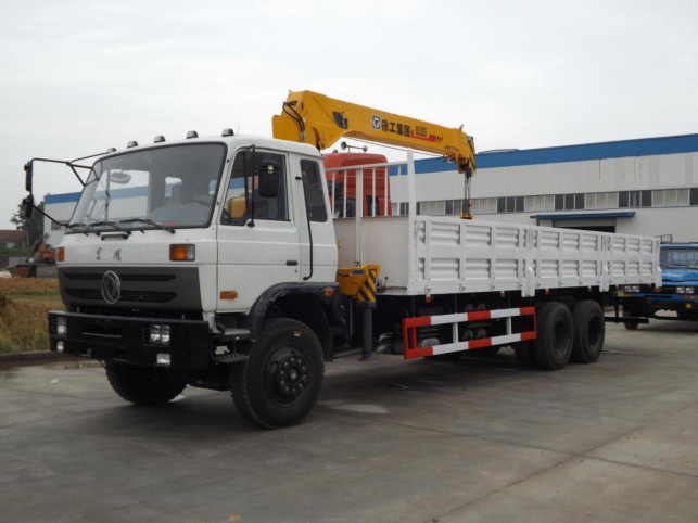 Keran Truk Bekas Dongfeng 6*4 Drive Mode Beban Maksimal Keran 10 Ton Euro 3