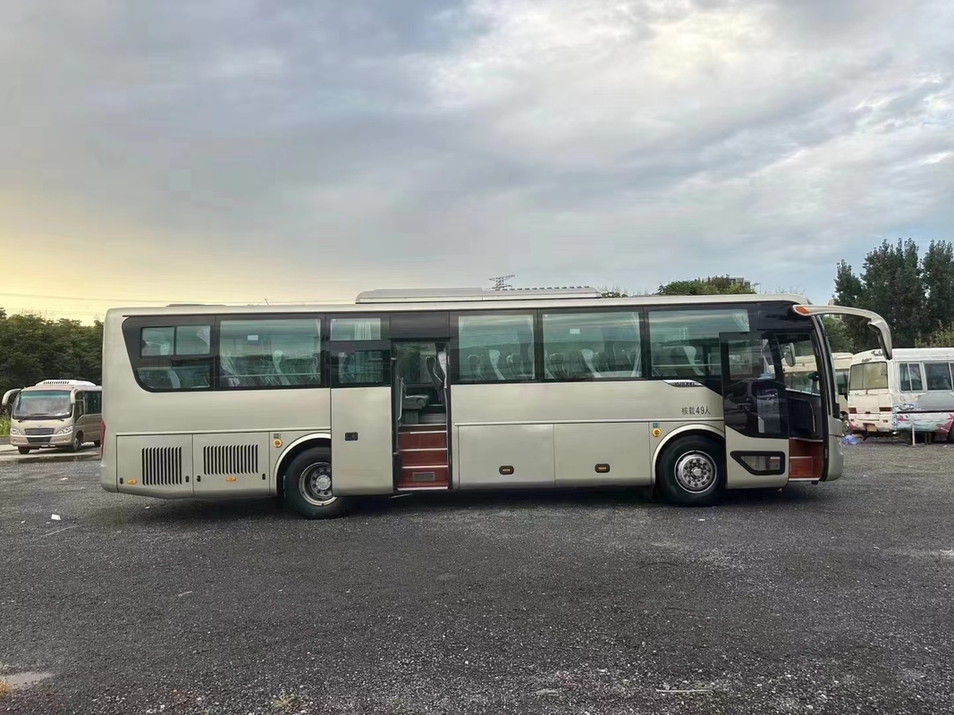 Bus bekas Dijual 49 kursi Daun Musim semi 2016 Tahun Pintu Tengah Yutong ZK6115