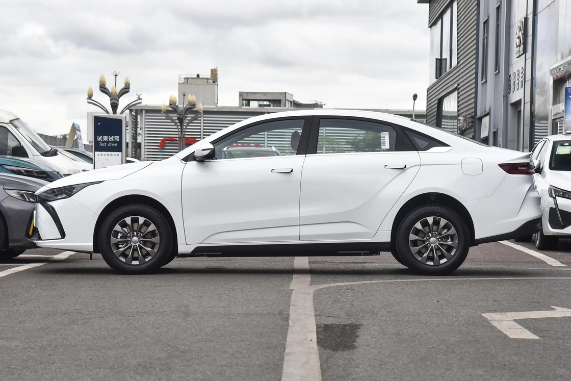 Kendaraan Listrik Geely Atlas G6 Model Baru 410KM 136hp Listrik Murni