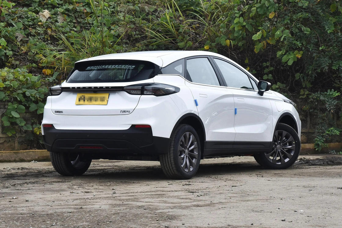 Mobil Listrik Baru Geely Atlas M6 Model 5 Kursi 450km Jarak Panjang Daya Baterai
