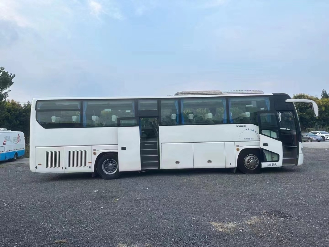 Bus bekas 2015 Tahun Pintu penumpang ganda 49 kursi AC yang baik