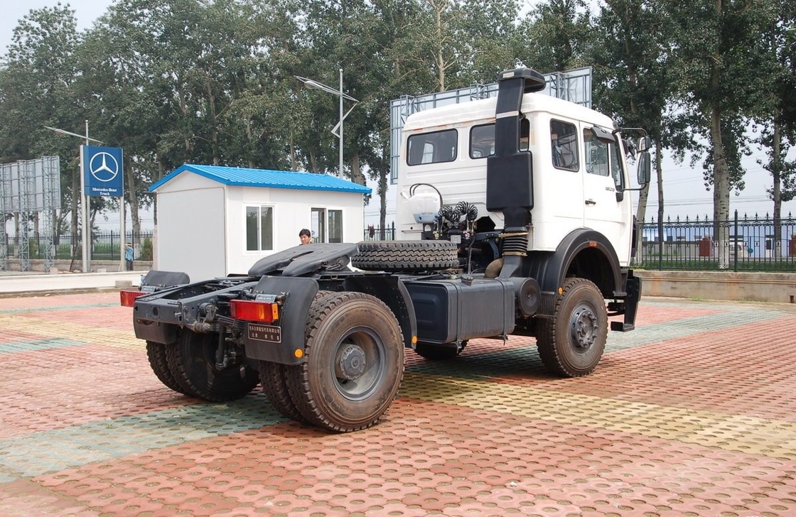 6 ban bekas truk tugas menengah 4 * 2 Beiben kepala Traktor 300 Hp atap datar Euro 3